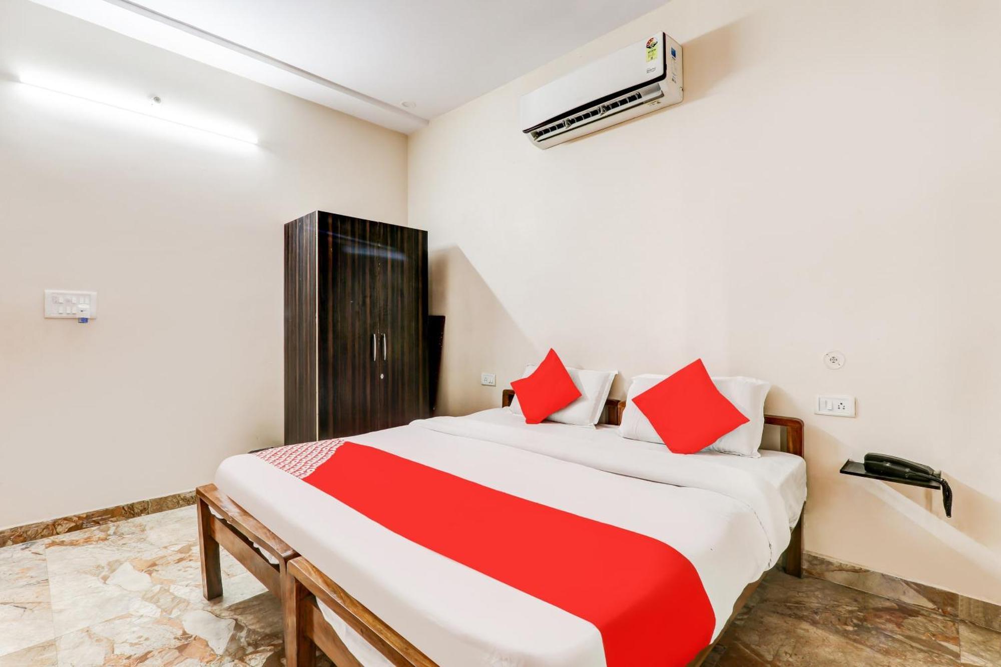 Oyo Flagship Raghuvar Palace Hotel Lucknow Ngoại thất bức ảnh