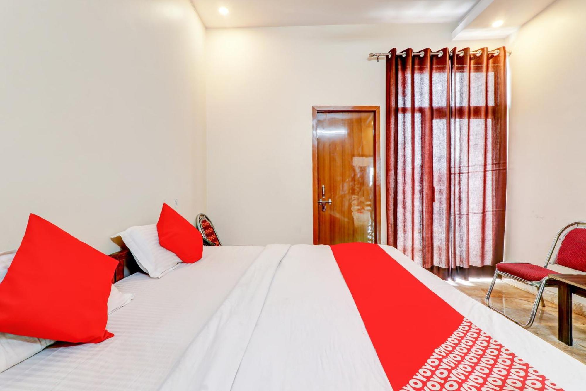 Oyo Flagship Raghuvar Palace Hotel Lucknow Ngoại thất bức ảnh