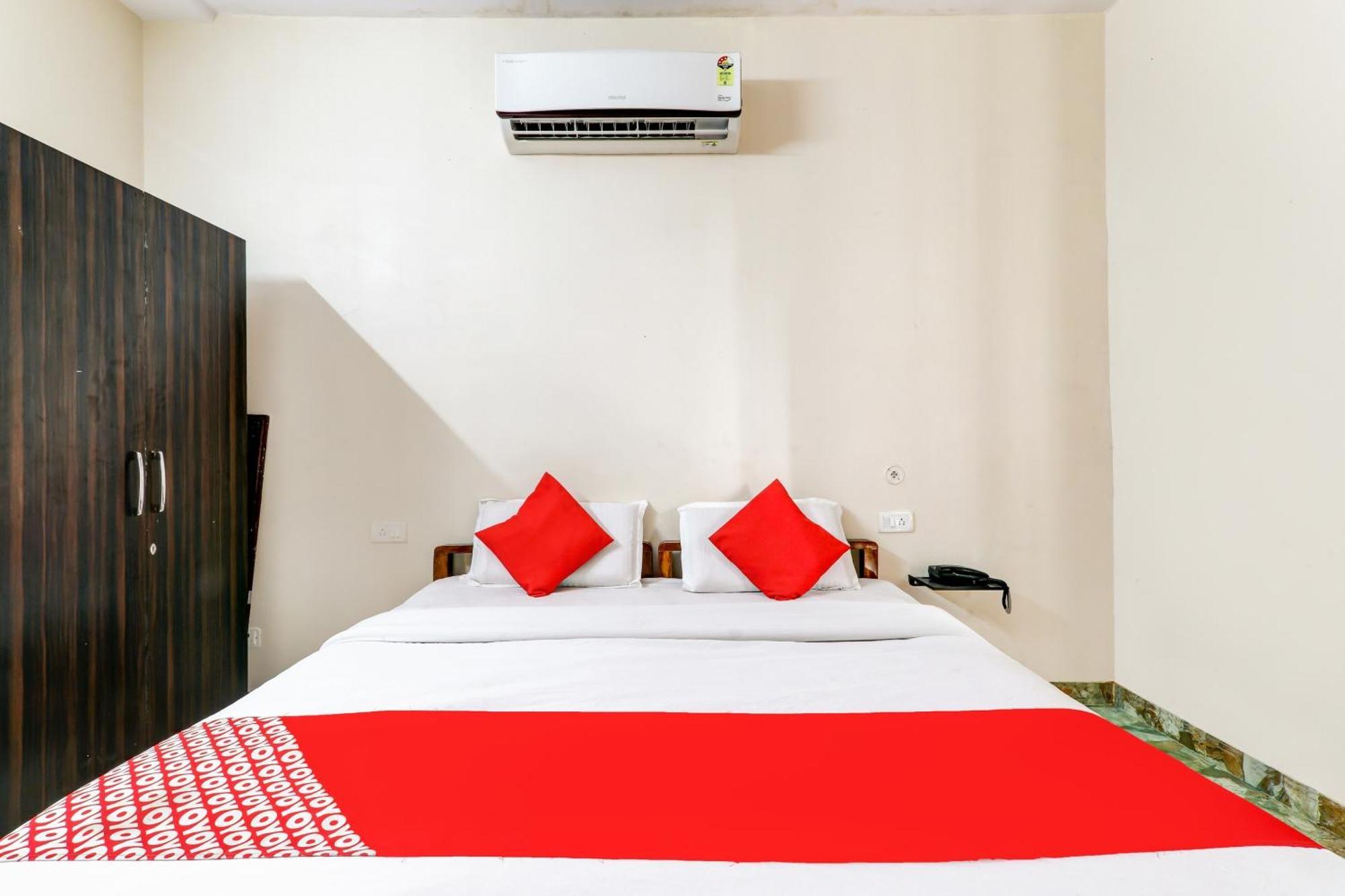 Oyo Flagship Raghuvar Palace Hotel Lucknow Ngoại thất bức ảnh