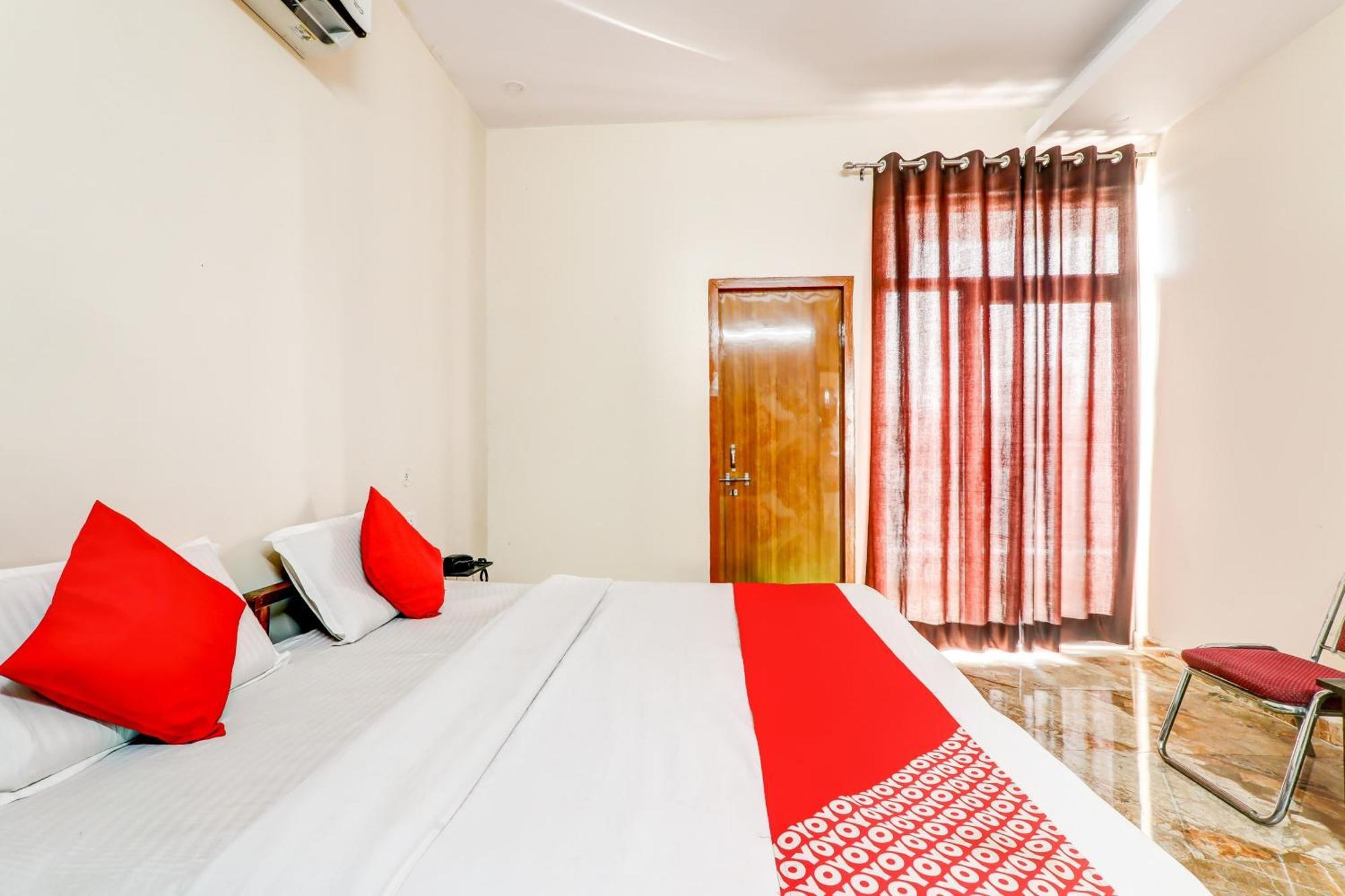 Oyo Flagship Raghuvar Palace Hotel Lucknow Ngoại thất bức ảnh