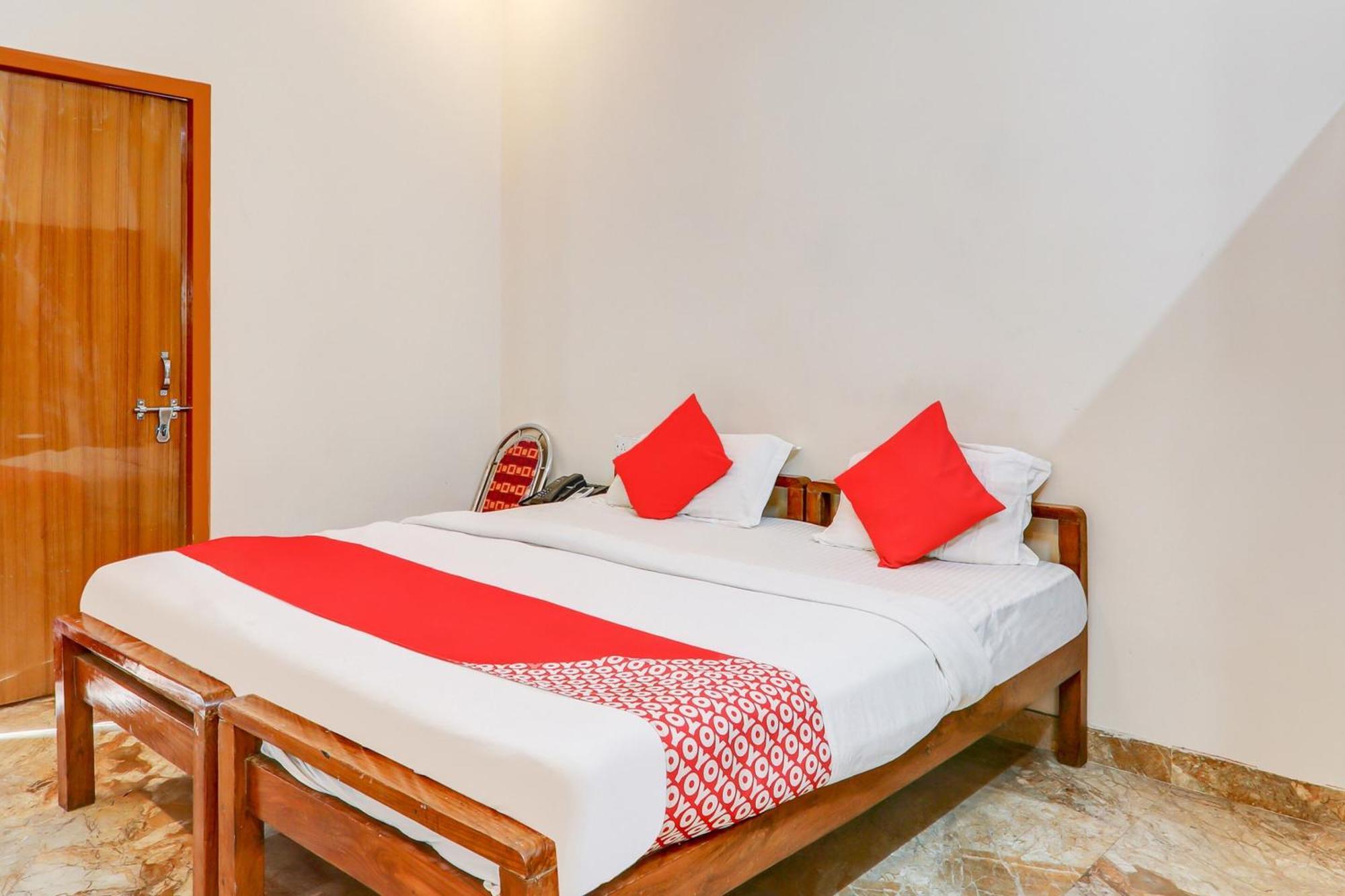 Oyo Flagship Raghuvar Palace Hotel Lucknow Ngoại thất bức ảnh