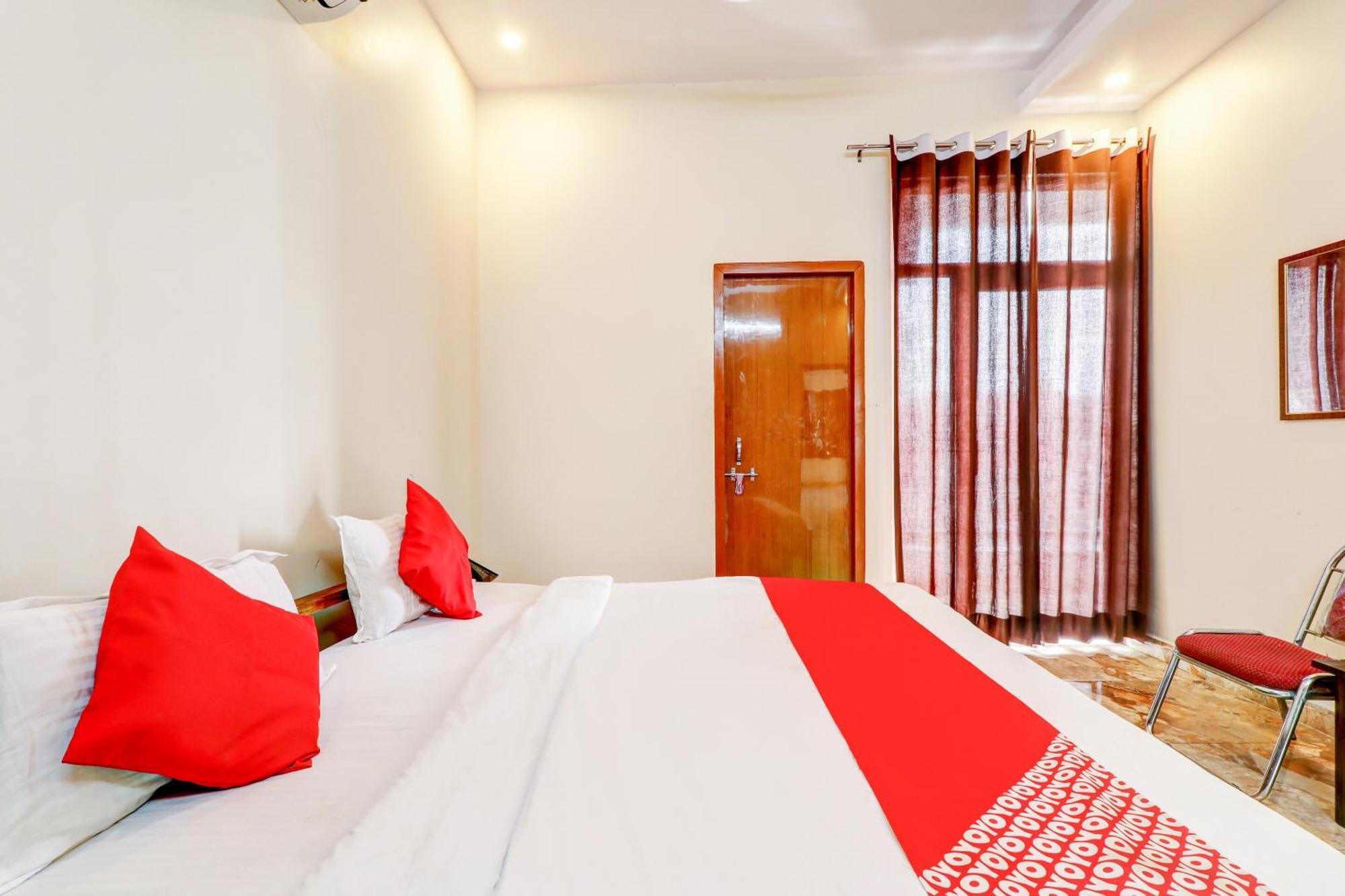 Oyo Flagship Raghuvar Palace Hotel Lucknow Ngoại thất bức ảnh