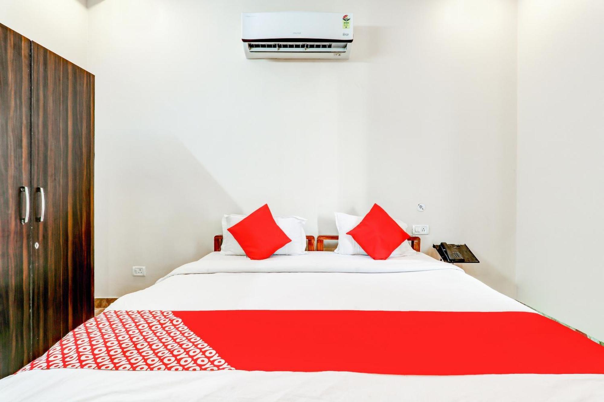 Oyo Flagship Raghuvar Palace Hotel Lucknow Ngoại thất bức ảnh