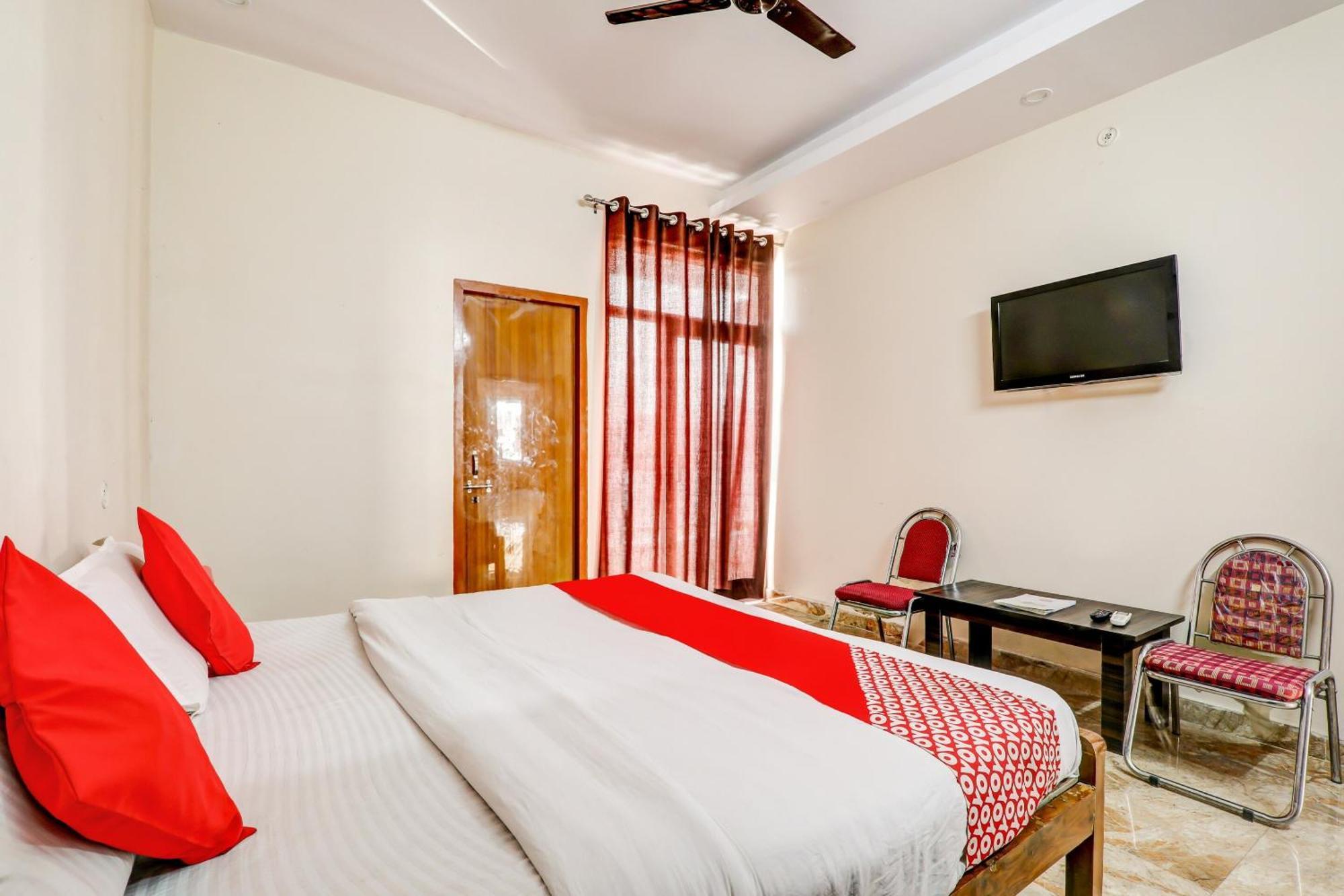 Oyo Flagship Raghuvar Palace Hotel Lucknow Ngoại thất bức ảnh